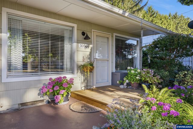 1050 Astor Wy, Woodburn, OR 97071