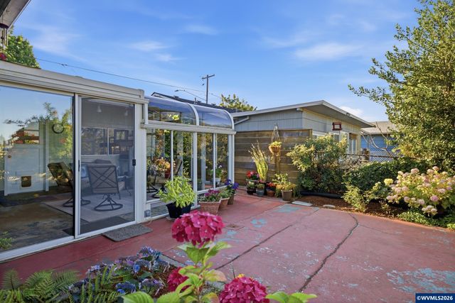 1050 Astor Wy, Woodburn, OR 97071