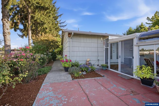 1050 Astor Wy, Woodburn, OR 97071
