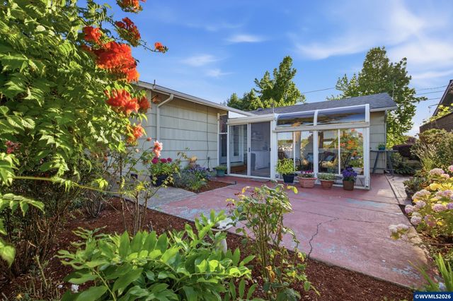 1050 Astor Wy, Woodburn, OR 97071