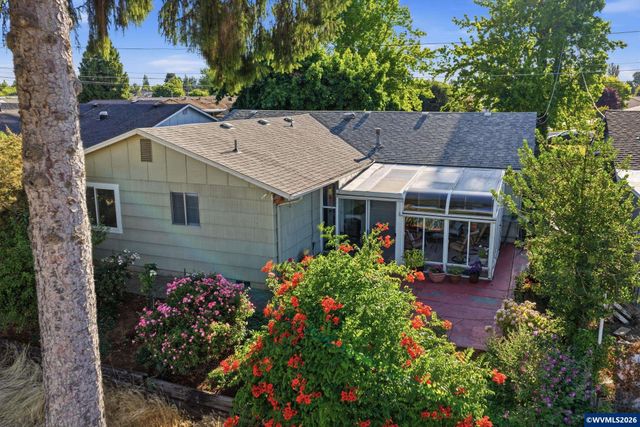 1050 Astor Wy, Woodburn, OR 97071
