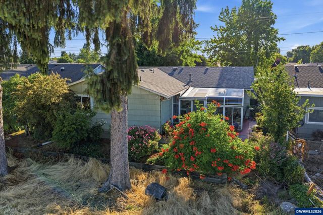 1050 Astor Wy, Woodburn, OR 97071