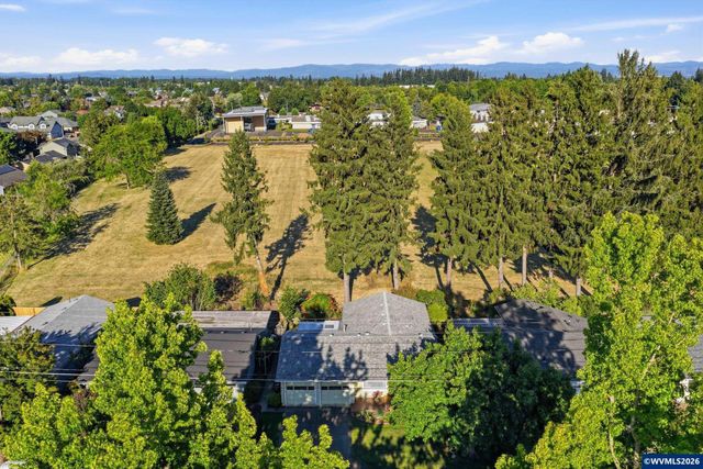 1050 Astor Wy, Woodburn, OR 97071