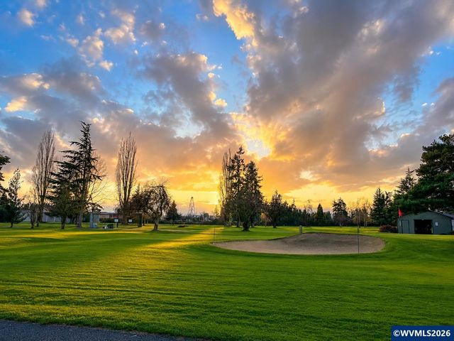 1050 Astor Wy, Woodburn, OR 97071
