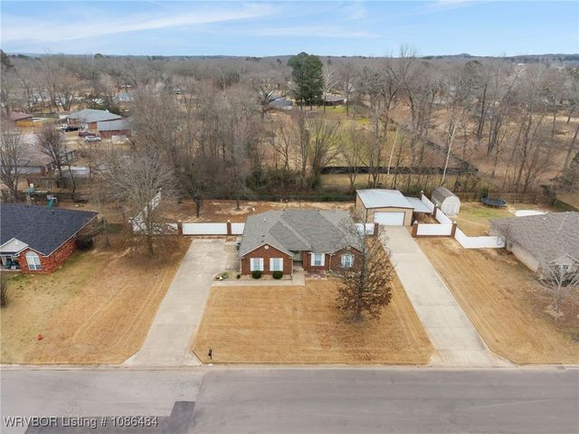 906 Jessie Drive, Lavaca, AR 72941