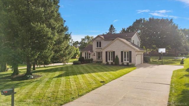 61411 Woodfield Way, Washington Twp, MI 48094