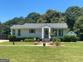 272 Lakeview Drive, Winterville, GA 30683