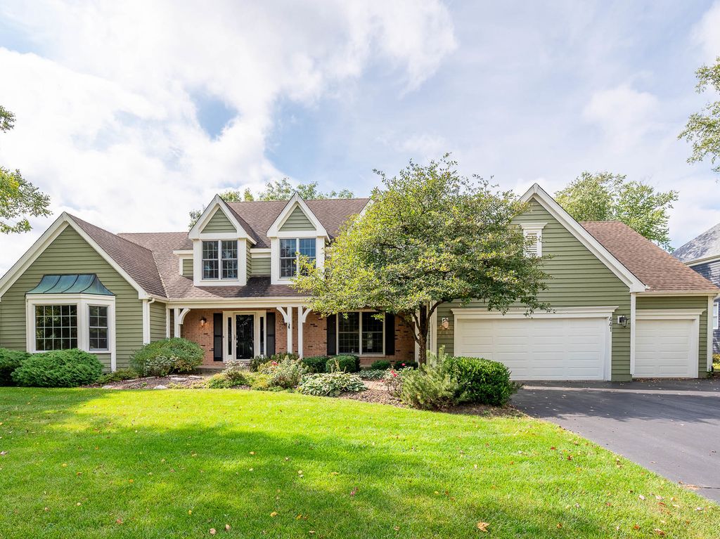 441 Country Lane, Crystal Lake, IL 60012