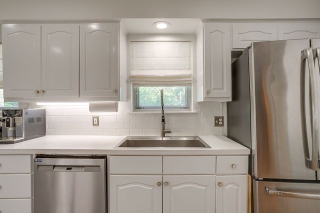 3917 Marys Creek Drive, Benbrook, TX 76116