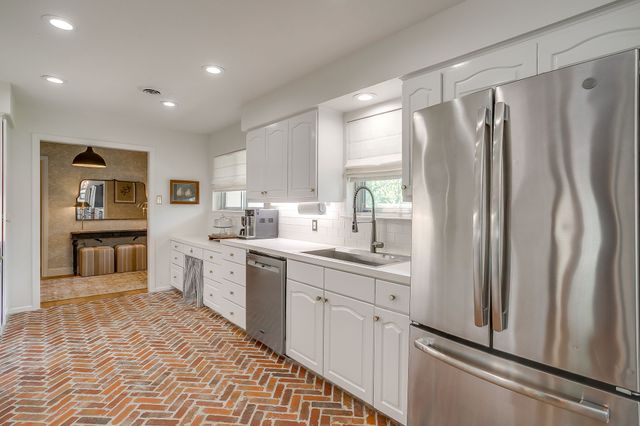 3917 Marys Creek Drive, Benbrook, TX 76116