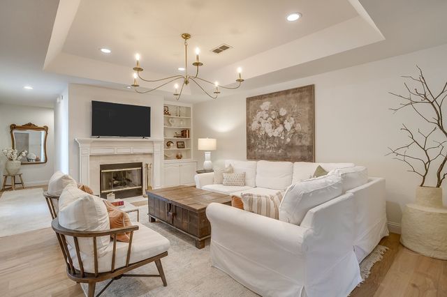 3917 Marys Creek Drive, Benbrook, TX 76116