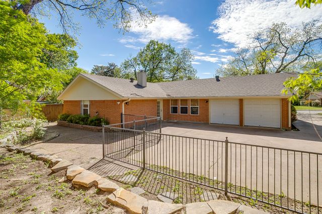 3917 Marys Creek Drive, Benbrook, TX 76116