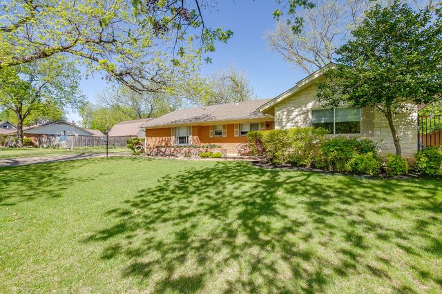 3917 Marys Creek Drive, Benbrook, TX 76116