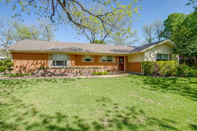 3917 Marys Creek Drive, Benbrook, TX 76116