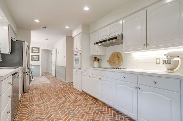 3917 Marys Creek Drive, Benbrook, TX 76116