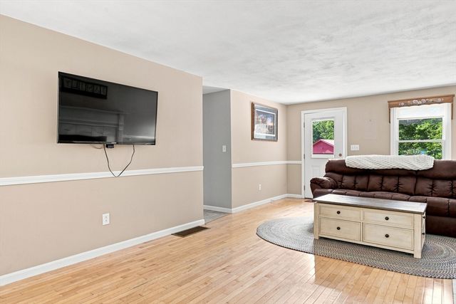 86 Pond, Methuen, MA 01844