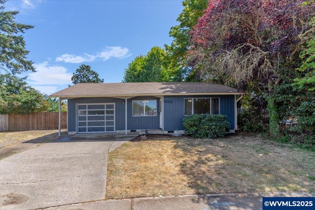 702 Rhododendron St, Lebanon, OR 97355