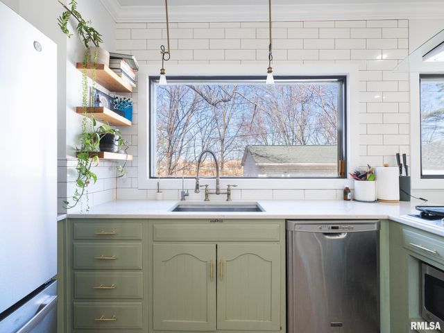 1401 W PARKSIDE Drive, Peoria, IL 61606