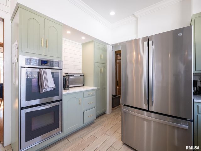 1401 W PARKSIDE Drive, Peoria, IL 61606