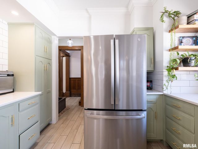 1401 W PARKSIDE Drive, Peoria, IL 61606