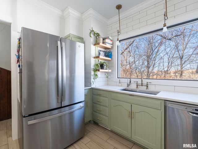 1401 W PARKSIDE Drive, Peoria, IL 61606