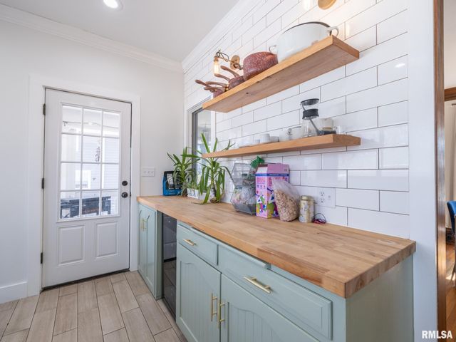 1401 W PARKSIDE Drive, Peoria, IL 61606