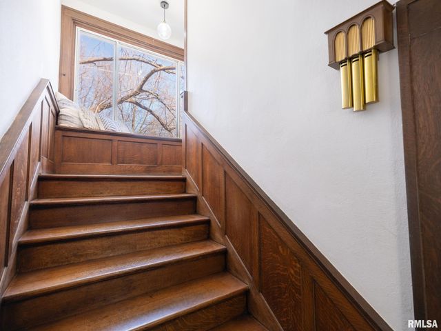 1401 W PARKSIDE Drive, Peoria, IL 61606