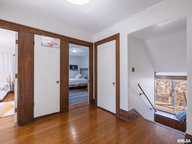 1401 W PARKSIDE Drive, Peoria, IL 61606