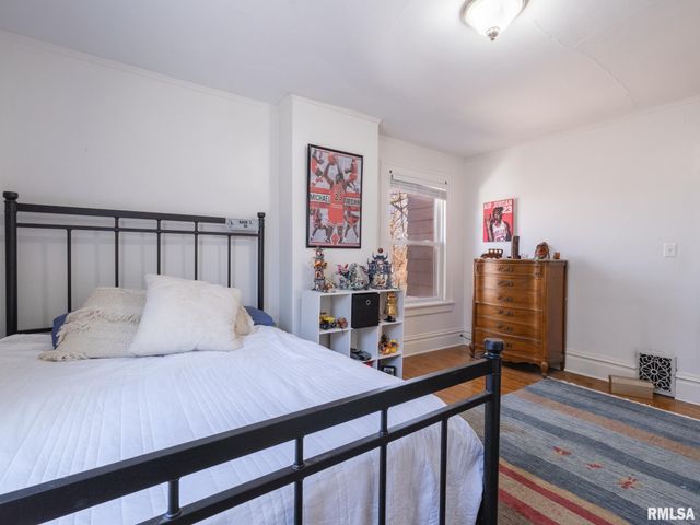 1401 W PARKSIDE Drive, Peoria, IL 61606