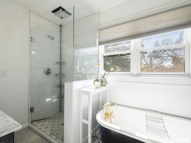 1401 W PARKSIDE Drive, Peoria, IL 61606