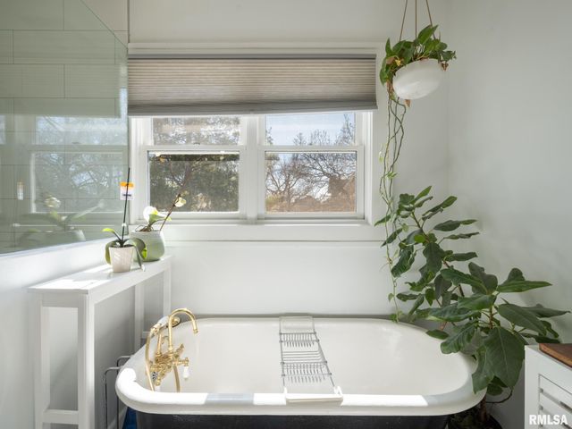 1401 W PARKSIDE Drive, Peoria, IL 61606