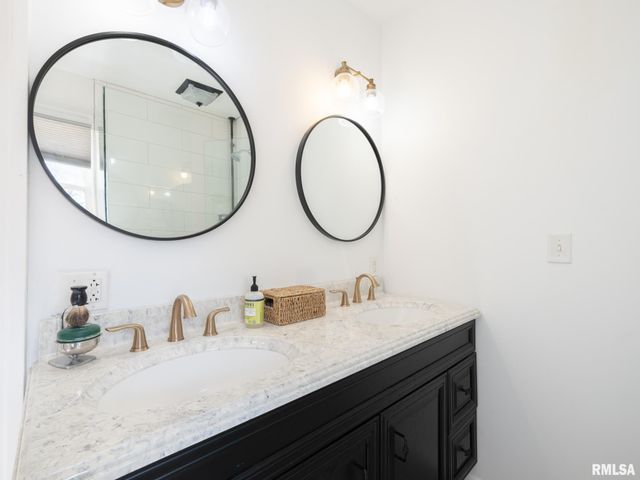 1401 W PARKSIDE Drive, Peoria, IL 61606