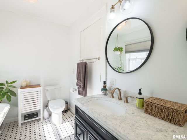 1401 W PARKSIDE Drive, Peoria, IL 61606