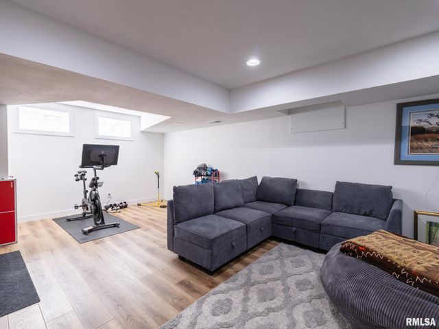 1401 W PARKSIDE Drive, Peoria, IL 61606