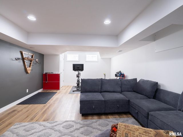 1401 W PARKSIDE Drive, Peoria, IL 61606