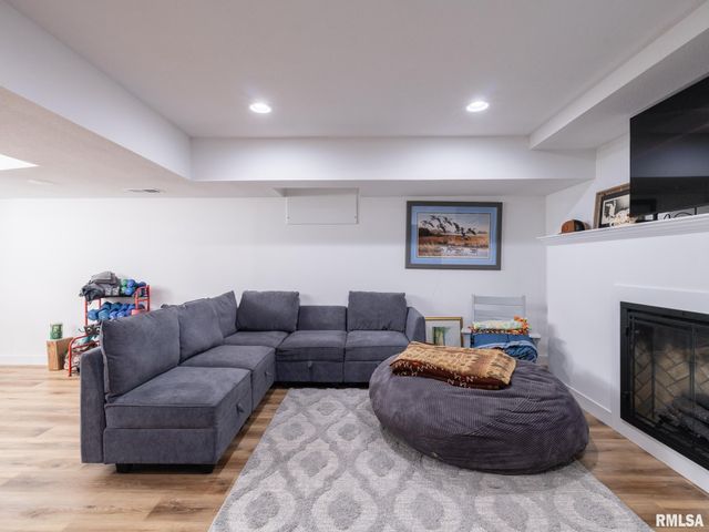 1401 W PARKSIDE Drive, Peoria, IL 61606