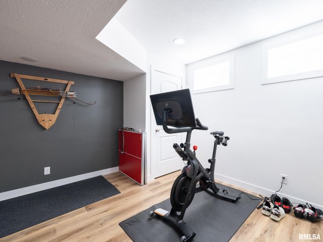 1401 W PARKSIDE Drive, Peoria, IL 61606