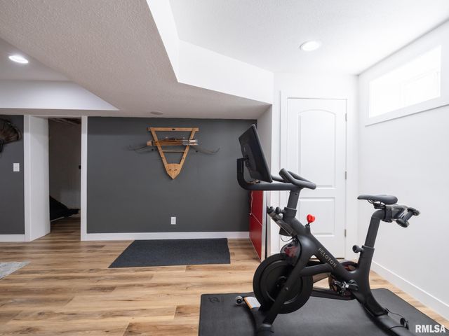 1401 W PARKSIDE Drive, Peoria, IL 61606