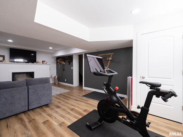 1401 W PARKSIDE Drive, Peoria, IL 61606