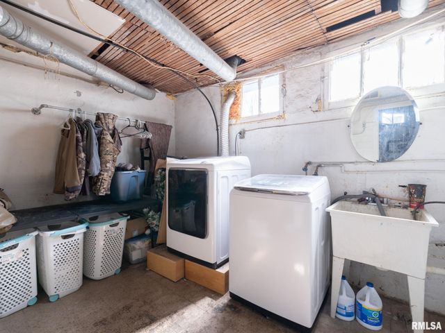 1401 W PARKSIDE Drive, Peoria, IL 61606