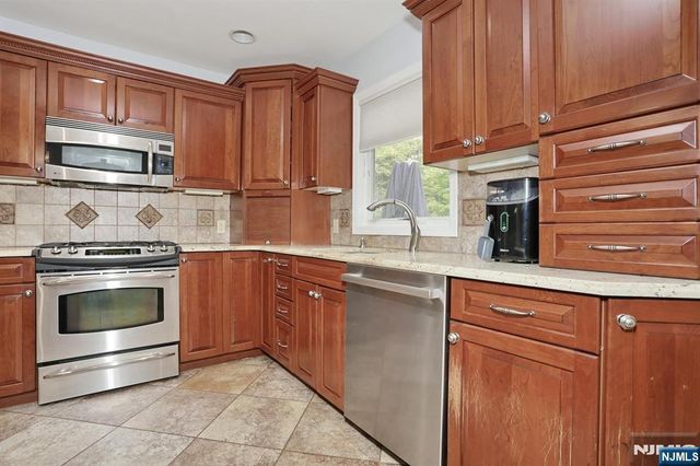 7 Short Street, Harrington Park, NJ 07640