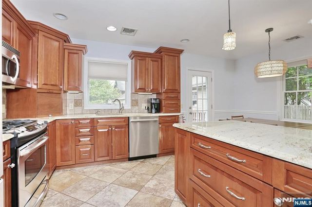 7 Short Street, Harrington Park, NJ 07640