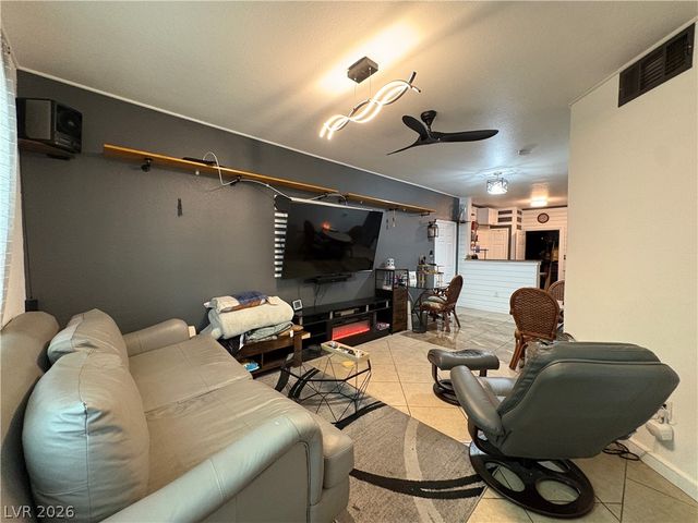 9975 Peace Way 1113, Las Vegas, NV 89147
