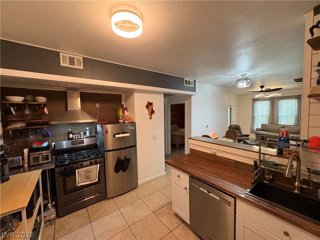 9975 Peace Way 1113, Las Vegas, NV 89147