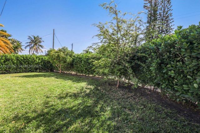 725 91st St ., Surfside, FL 33154