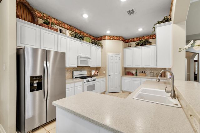10 Clarewood Court, The Woodlands, TX 77385