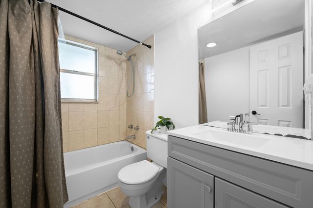 430 SE 2ND Avenue 21, Deerfield Beach, FL 33441