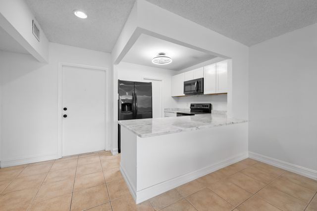 430 SE 2ND Avenue 21, Deerfield Beach, FL 33441