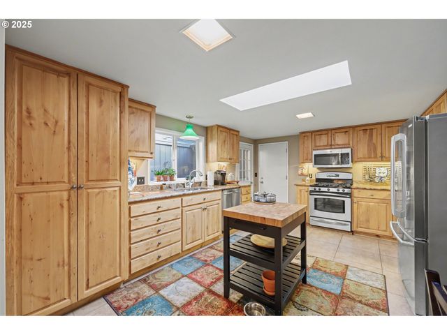 21 WESTBROOK Way, Eugene, OR 97405