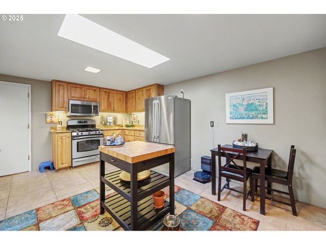 21 WESTBROOK Way, Eugene, OR 97405